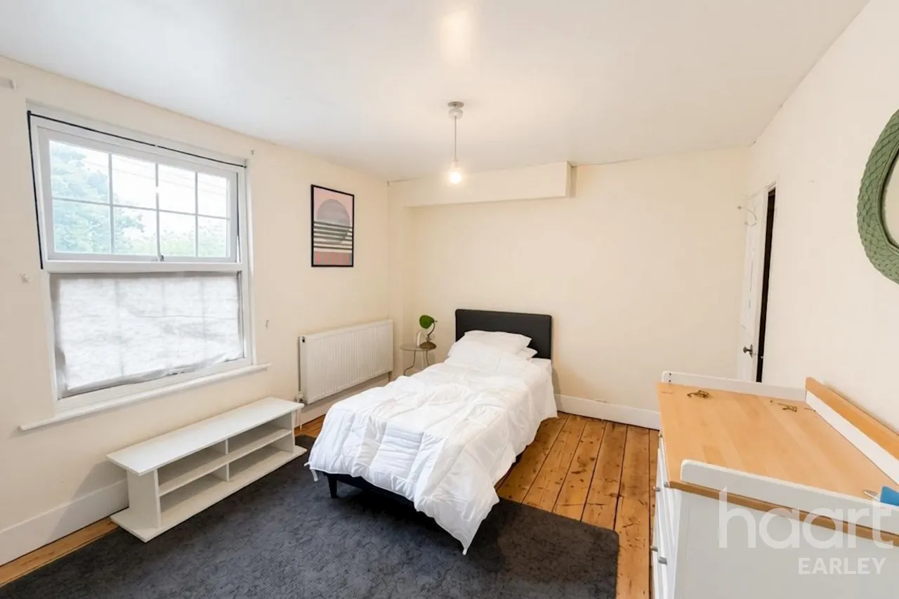 Howard Street, RG1, photo 3
