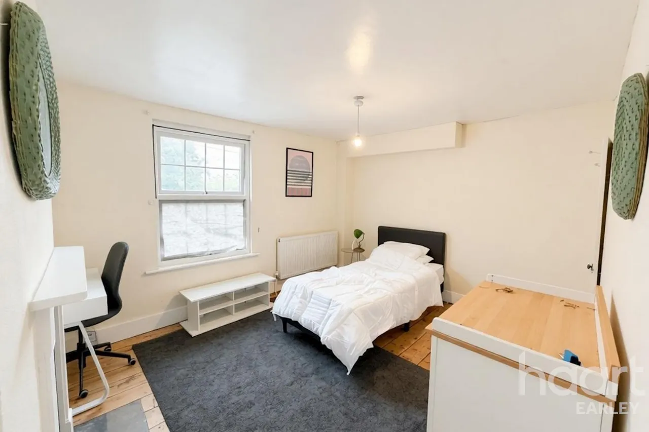 Howard Street, RG1, photo 2