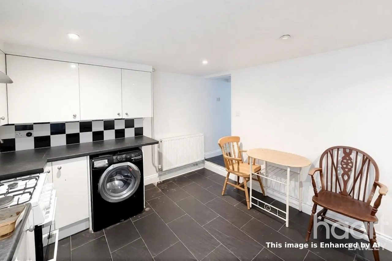 Howard Street, RG1, photo 5