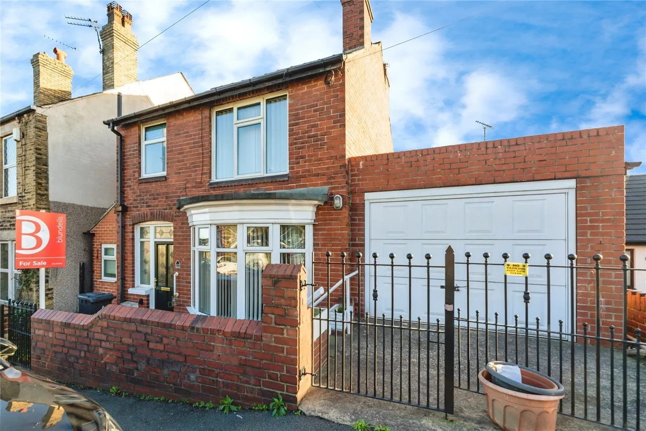 3 bed house for sale — Cross Hill, Ecclesfield, Sheffield, S35