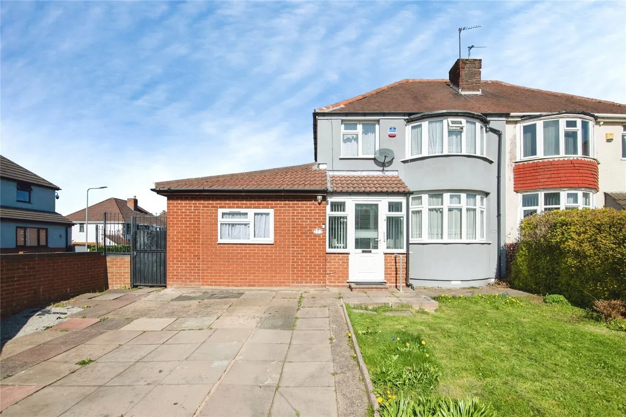 3 bed house for sale, Swan Crescent, Oldbury, B69