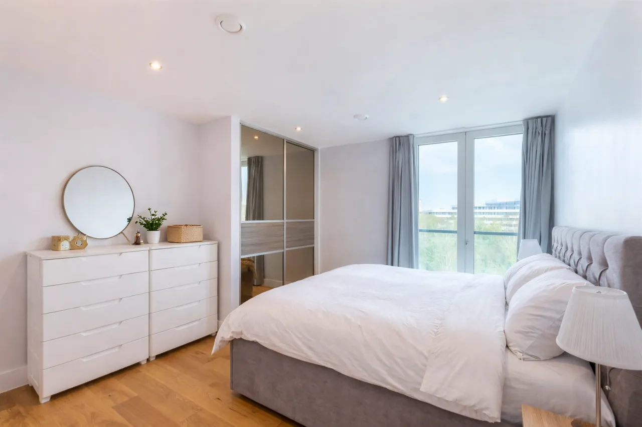 Chiswick High Road, Chiswick, W4, photo 6