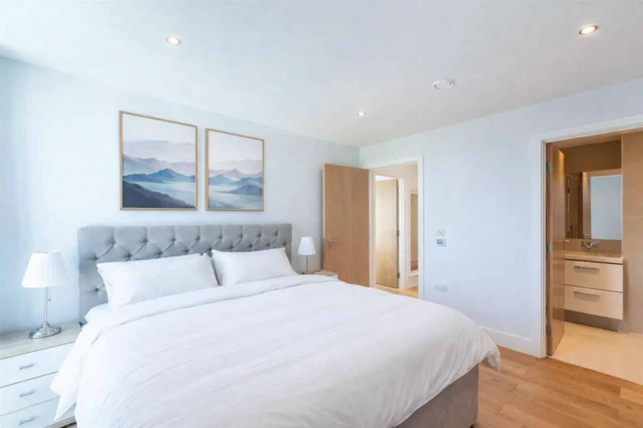 Chiswick High Road, Chiswick, W4, photo 5