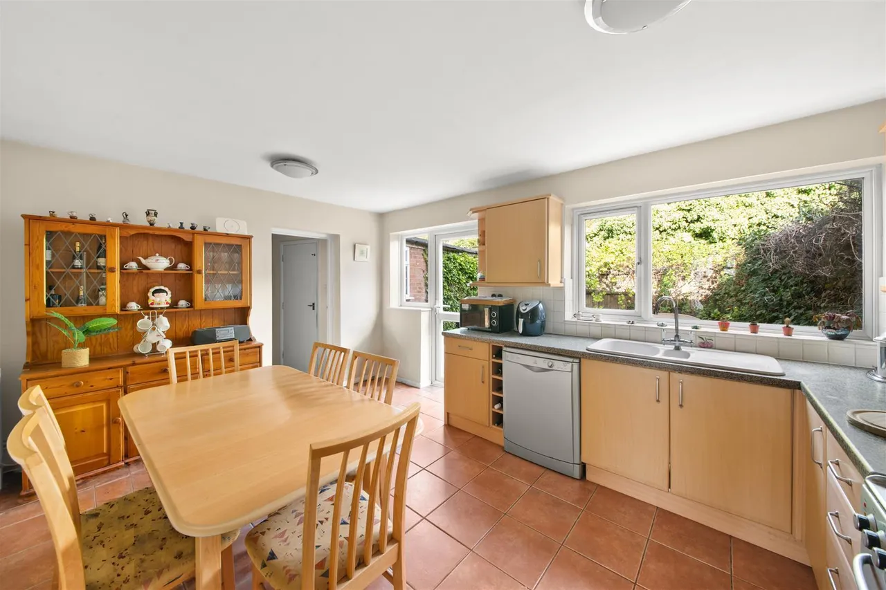 Salt Hill Close, Uxbridge, photo 5