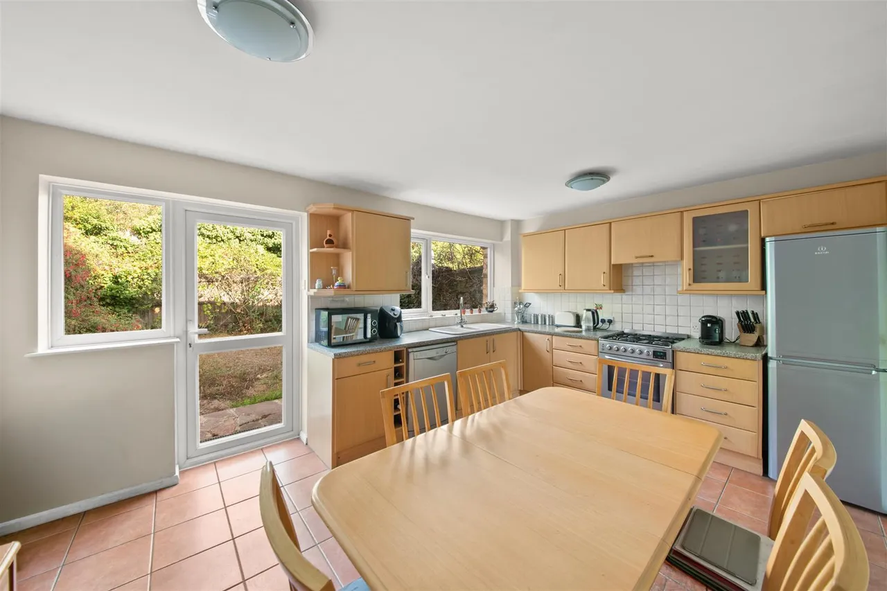 Salt Hill Close, Uxbridge, photo 3