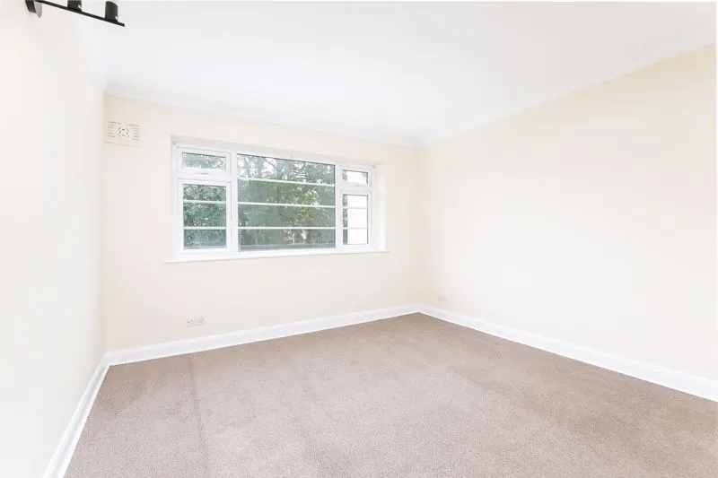 Brighton Road, Purley CR8 2BE, photo 4