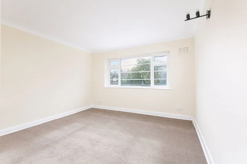 Brighton Road, Purley CR8 2BE, photo 3