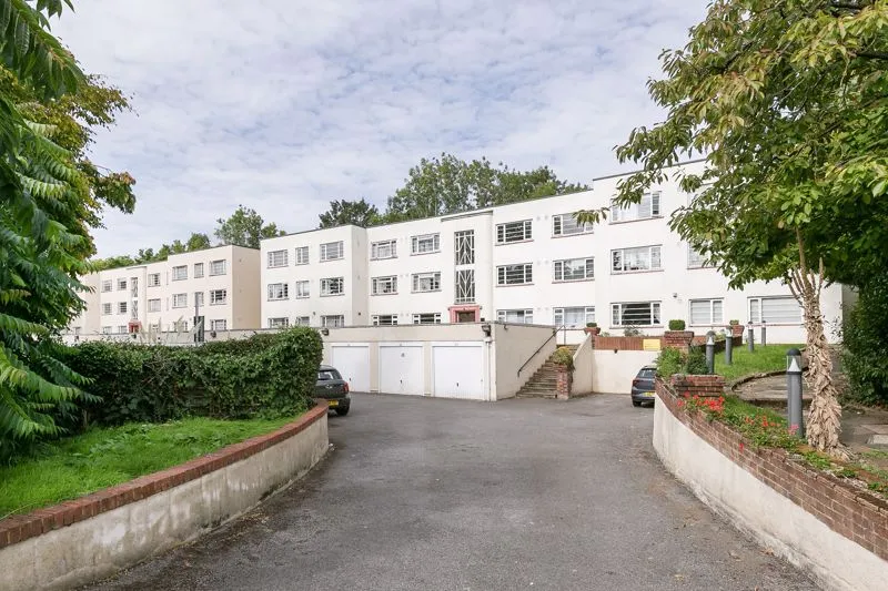 2 bed flat for sale — Brighton Road, Purley CR8 2BE