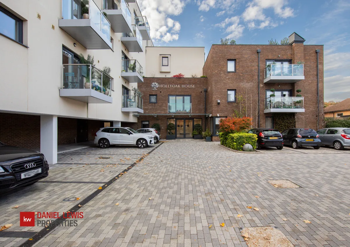 High Road, Loughton, IG10, photo 2