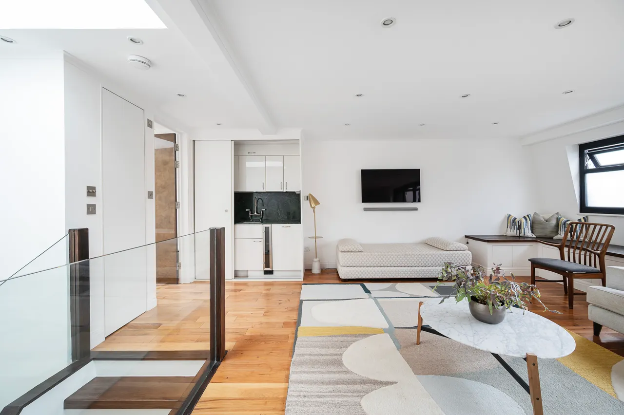 3 bed flat for sale, London, E9