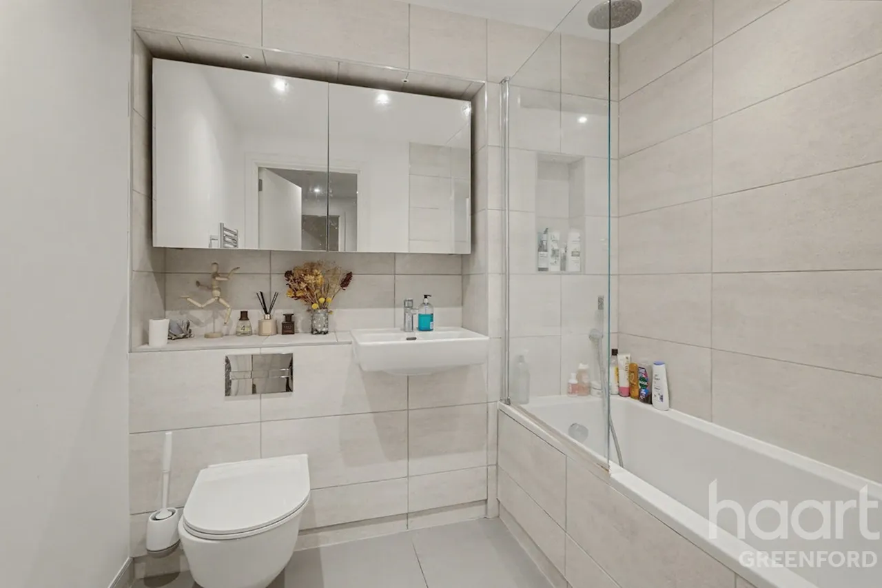 Healum Avenue, London, UB2, photo 6