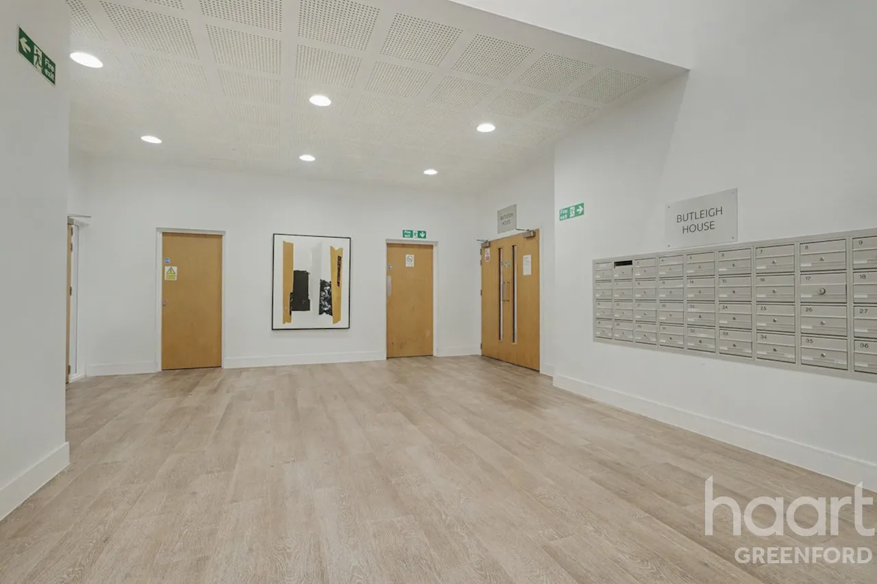 Healum Avenue, London, UB2, photo 2