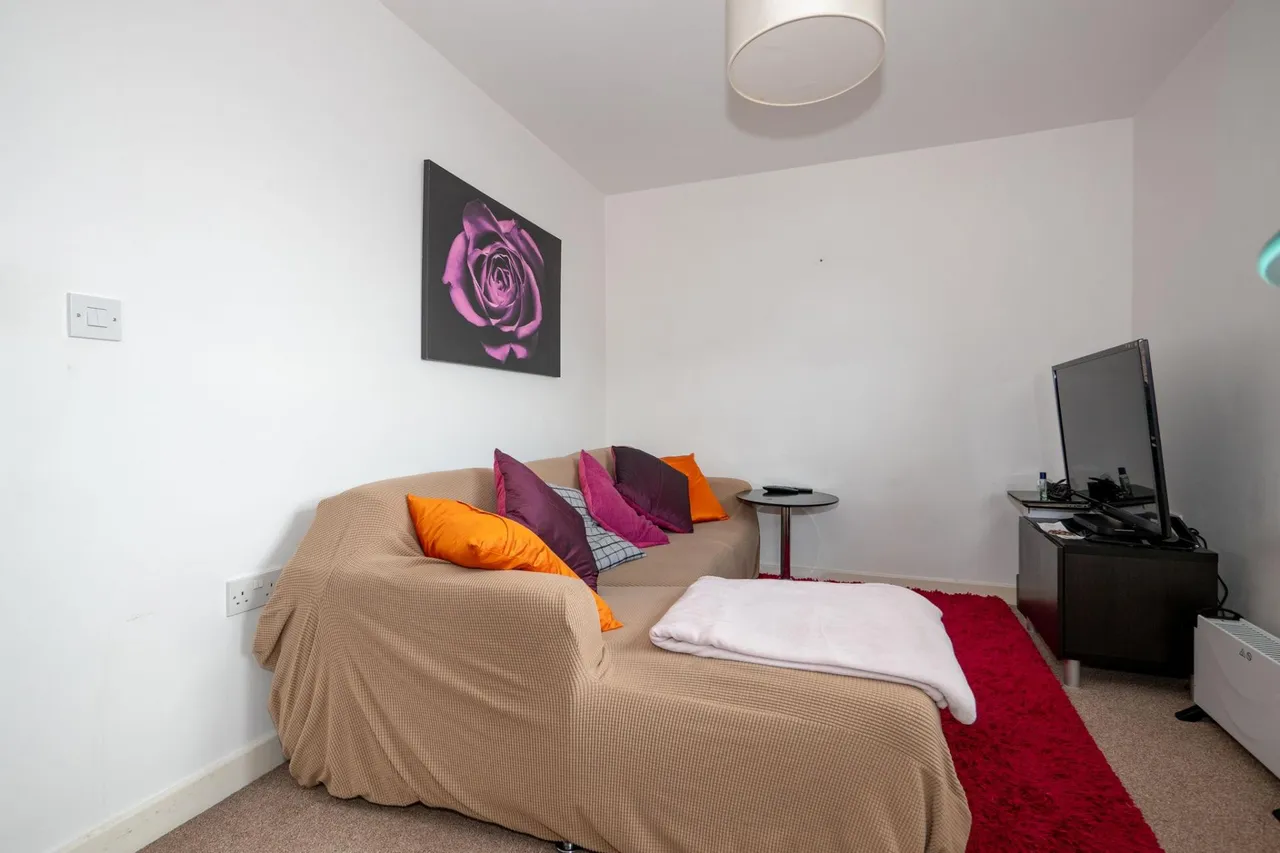 Ivy Graham Close, Newton Heath, M40, photo 5