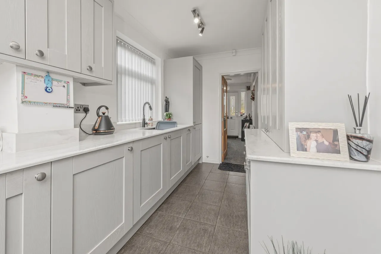 Field End Mount, Leeds, LS15, photo 4
