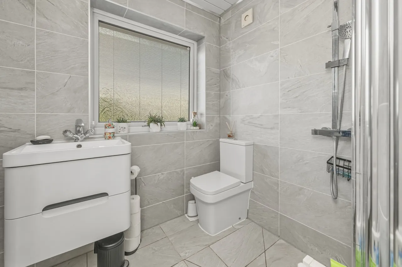 Field End Mount, Leeds, LS15, photo 11