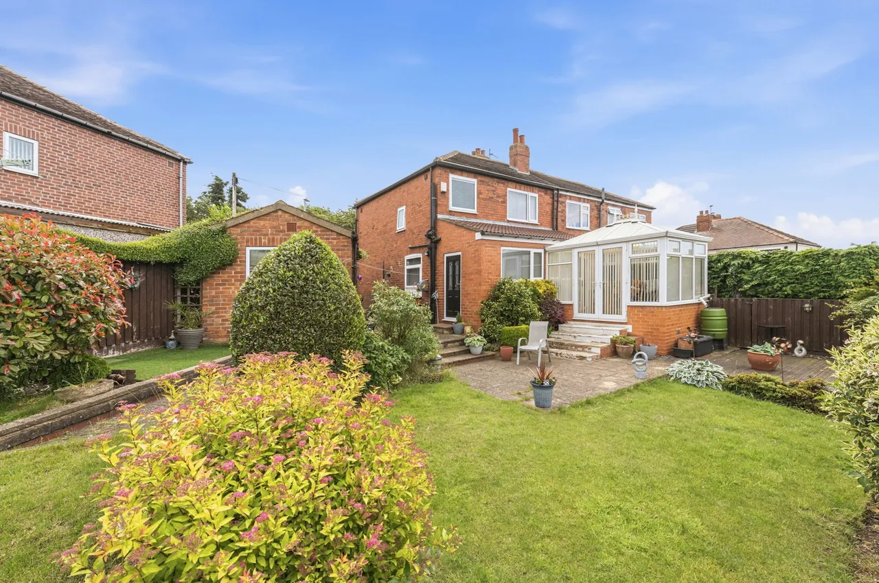 Field End Mount, Leeds, LS15, photo 12