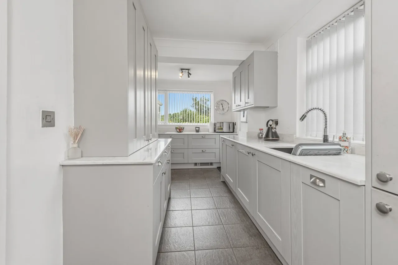 Field End Mount, Leeds, LS15, photo 5