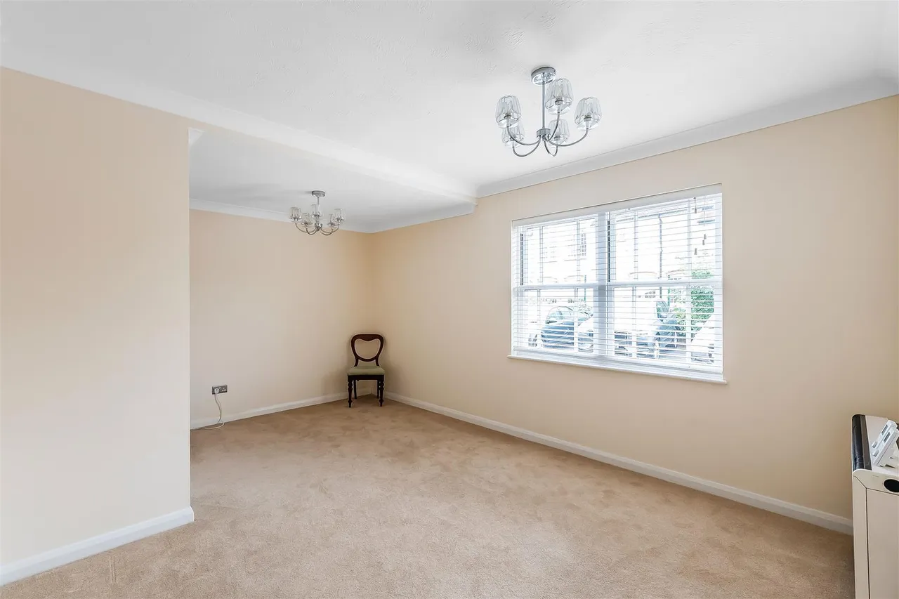 South Street, Dorking, RH4, photo 2