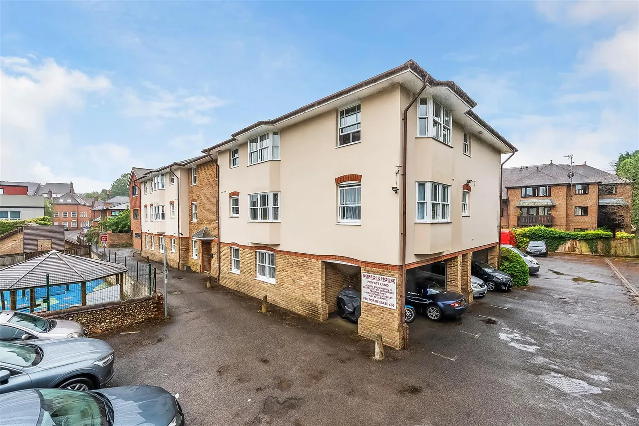 South Street, Dorking, RH4, photo 10