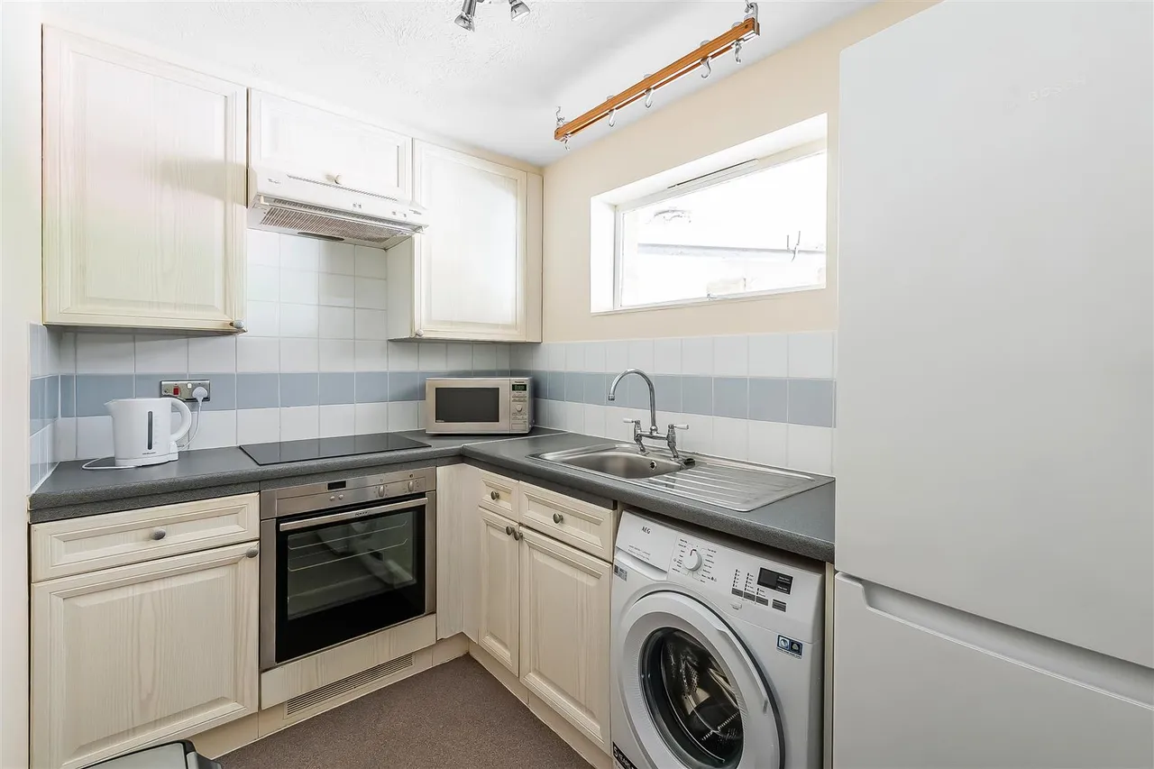 South Street, Dorking, RH4, photo 4