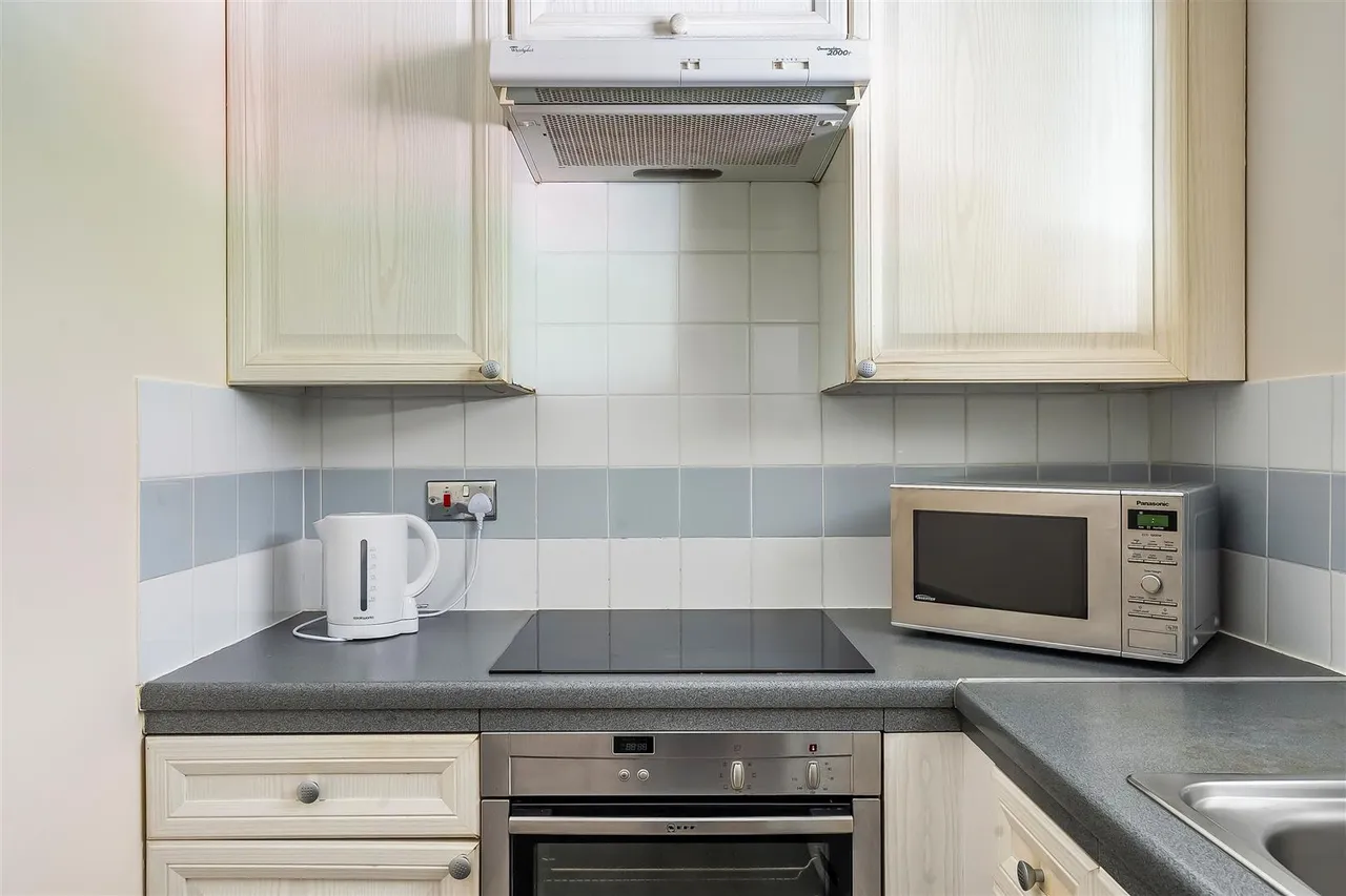South Street, Dorking, RH4, photo 8