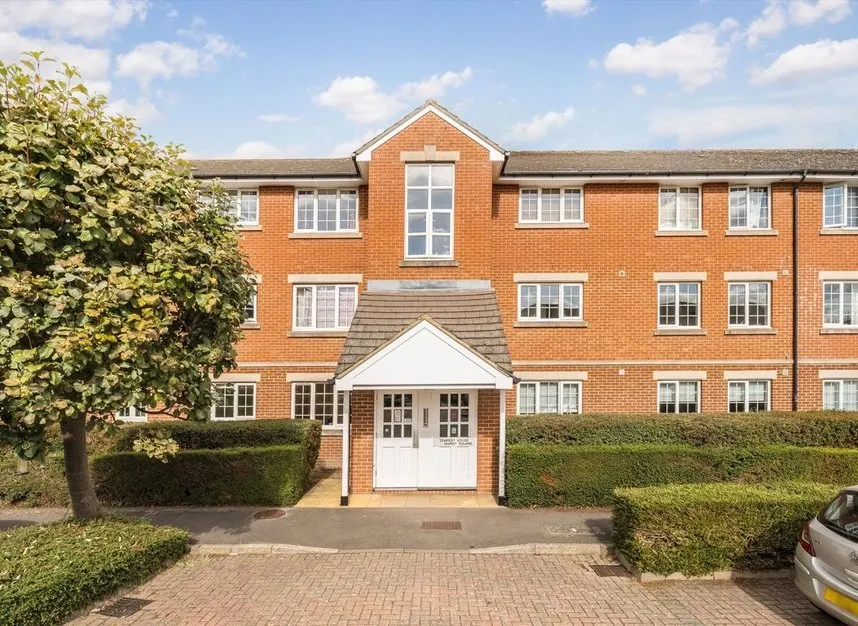 2 bed flat for sale, Sigrist Square, Kingston Upon Thames, KT2