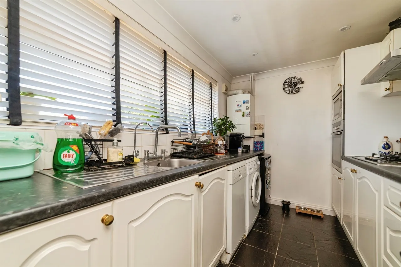 Travellers Lane, Hatfield, AL10, photo 3