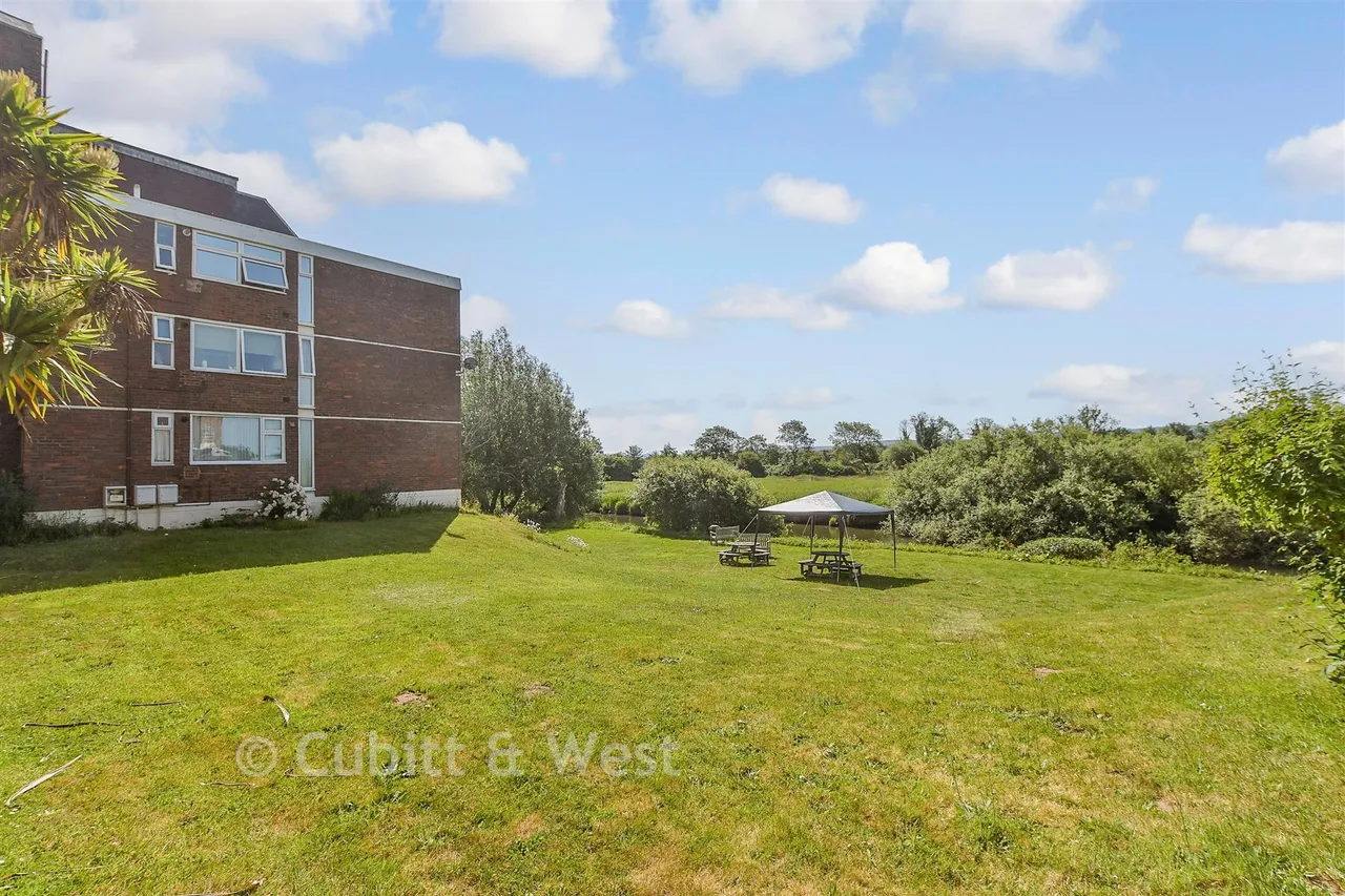 Station Road, Pulborough, RH20, photo 12