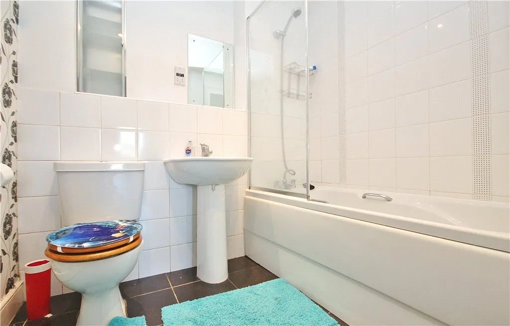 Sundeala Close, Sunbury-on-Thames, TW16, photo 8