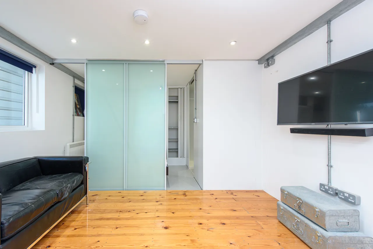 1 bed flat for sale — Flat 3, 1 Scout Way, London