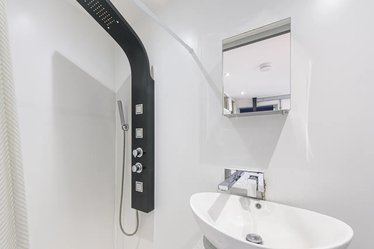 Flat 3, 1 Scout Way, London, photo 4