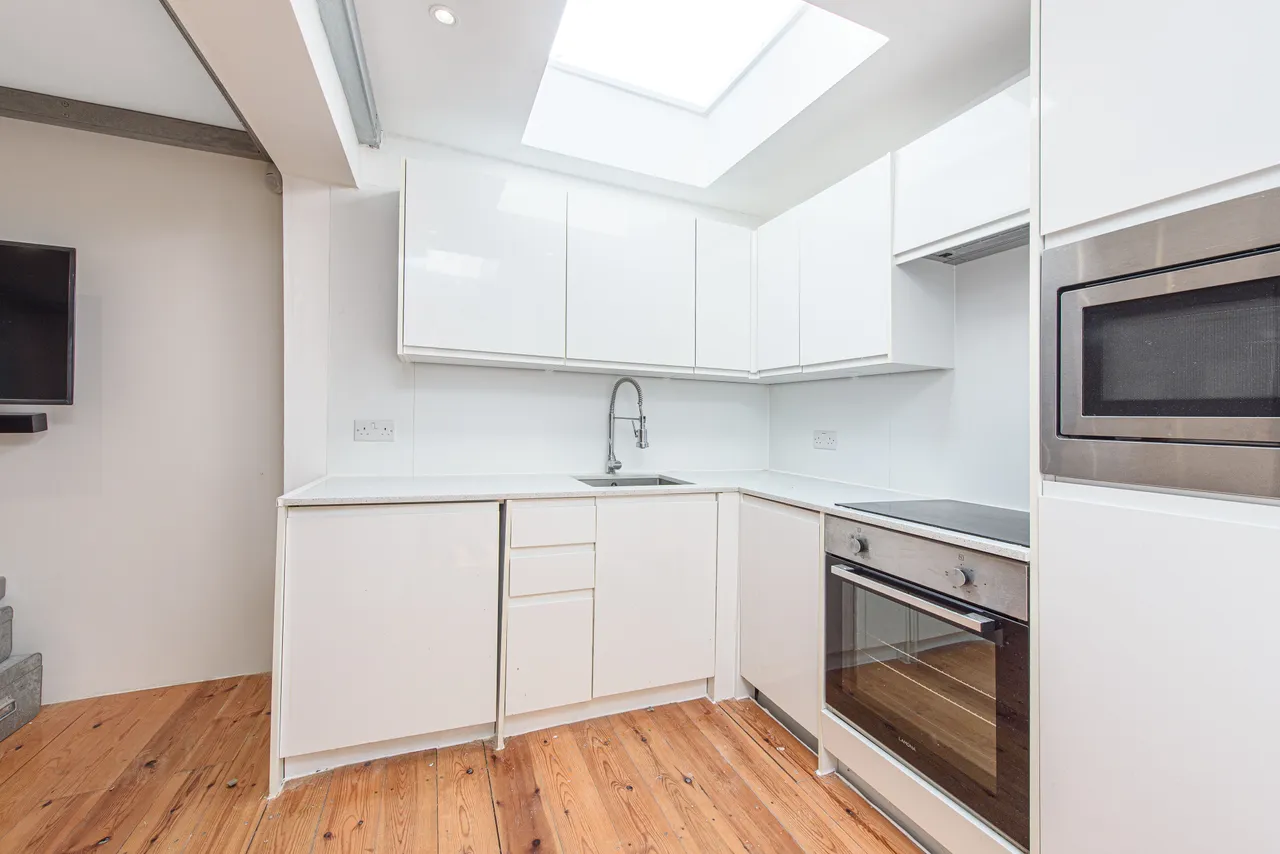 Flat 3, 1 Scout Way, London, photo 5