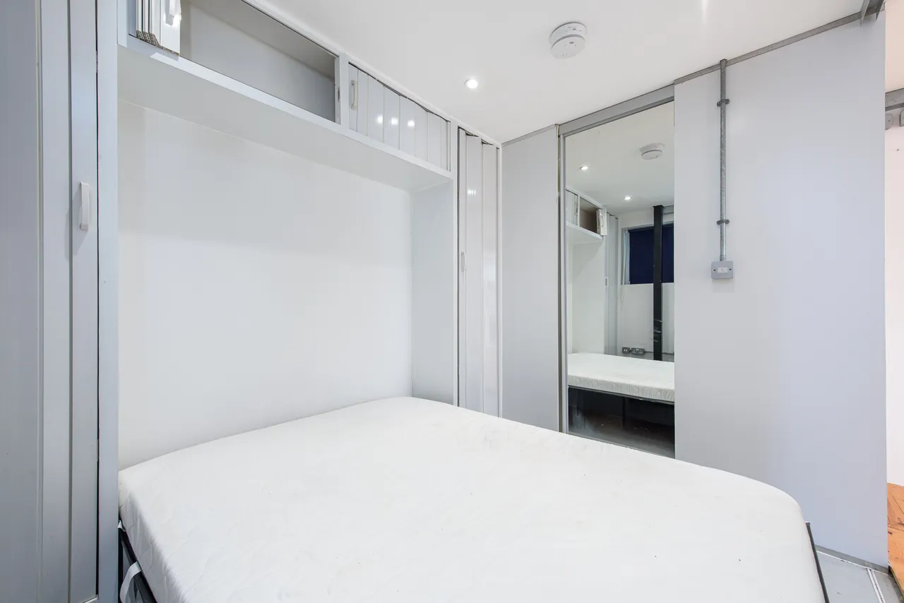 Flat 3, 1 Scout Way, London, photo 3