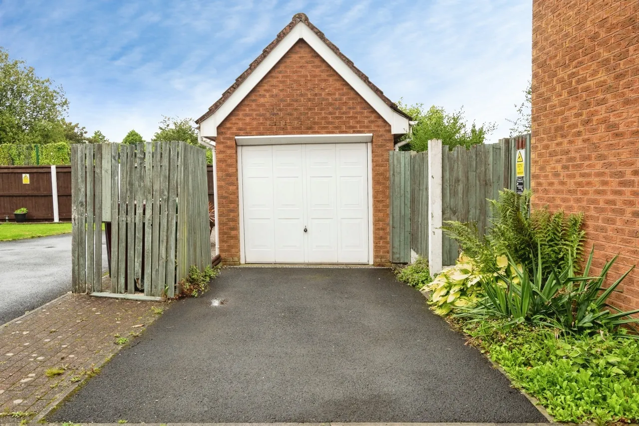 Pear Tree Drive, Farnworth, BL4, photo 4