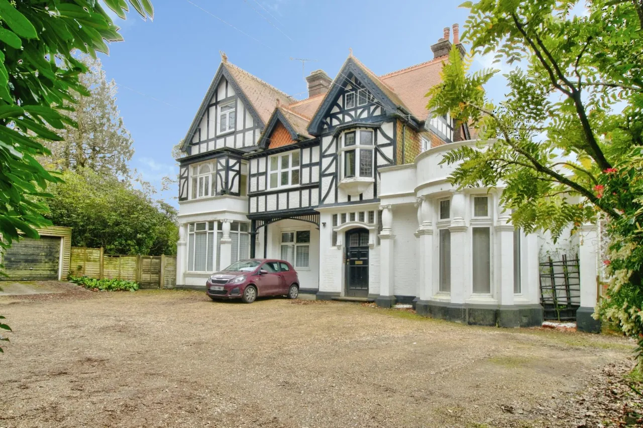 2 bed flat for sale, Beacon Road, Crowborough, TN6