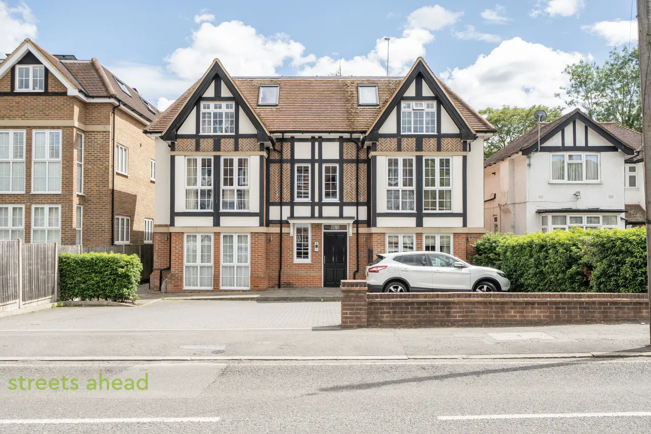 2 bed flat for sale, Chipstead Valley Road, Coulsdon, CR5