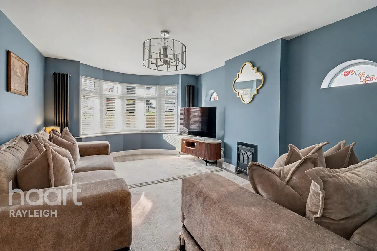 Cotswold Avenue, Rayleigh, SS6, photo 2