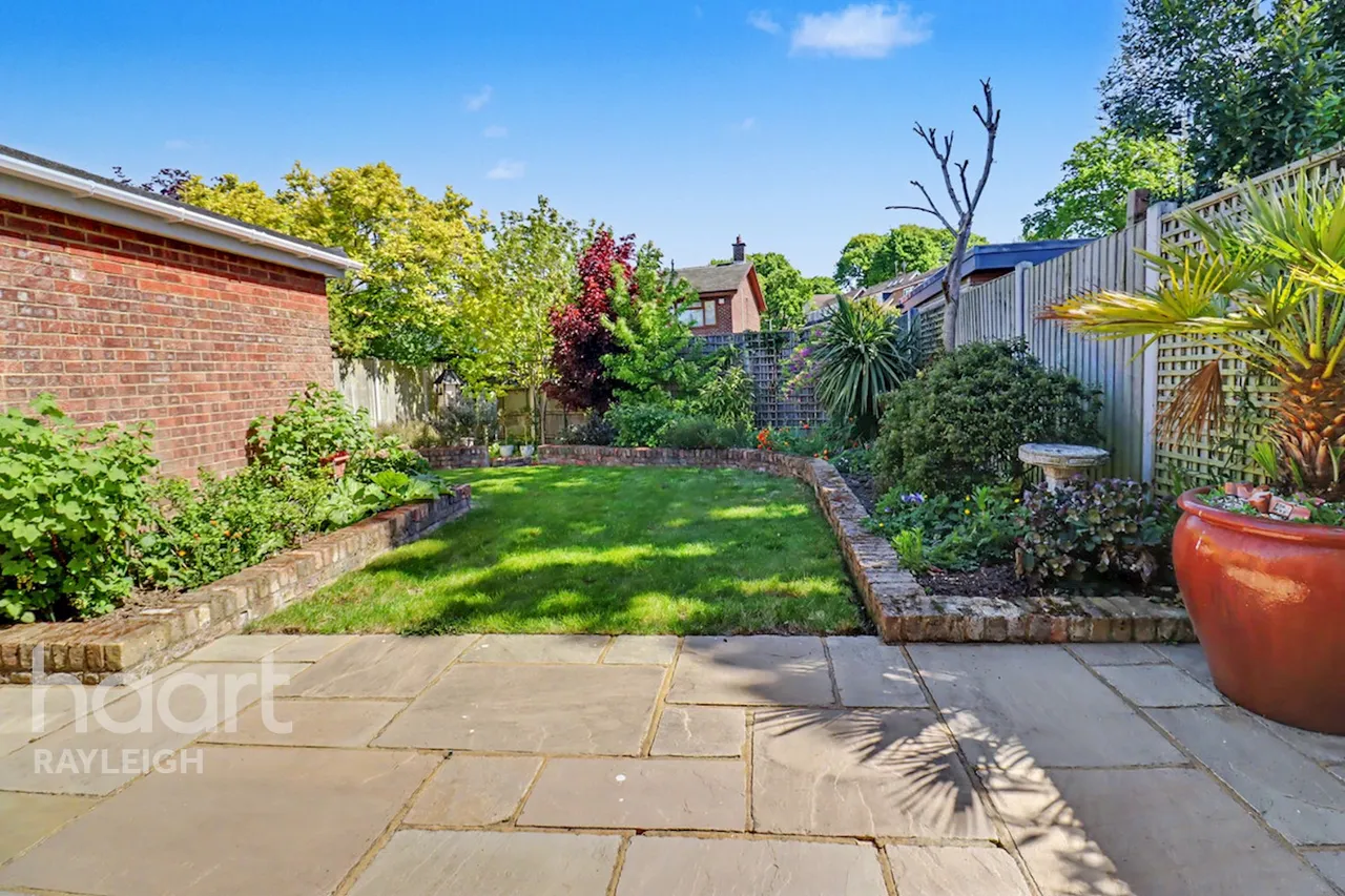 Cotswold Avenue, Rayleigh, SS6, photo 15