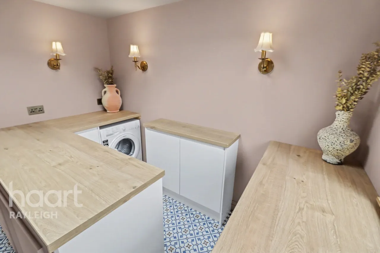 Cotswold Avenue, Rayleigh, SS6, photo 17