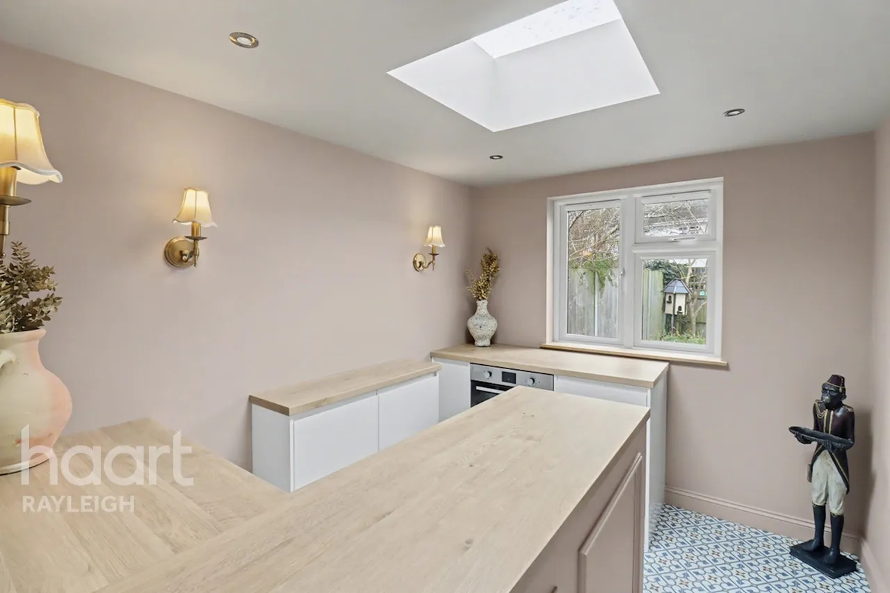 Cotswold Avenue, Rayleigh, SS6, photo 16