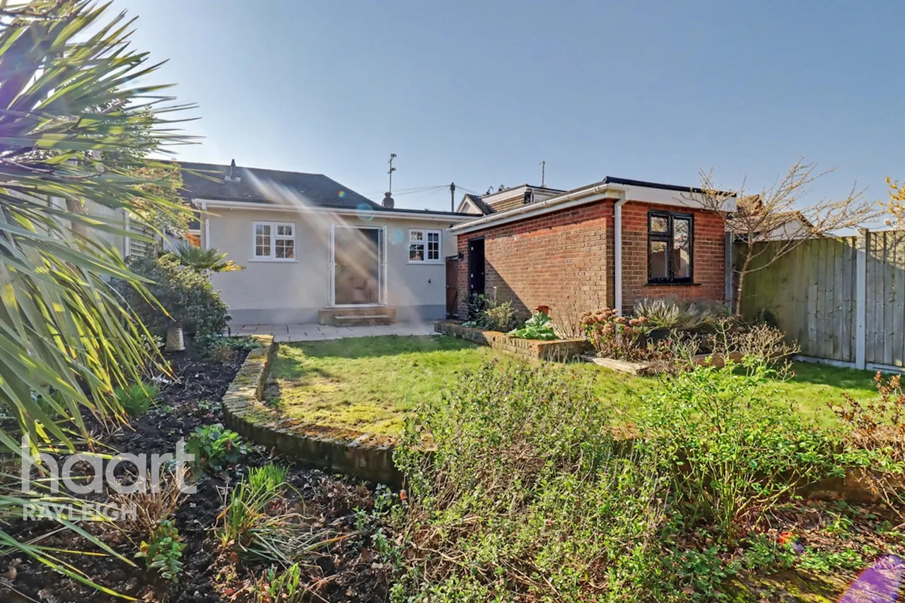 Cotswold Avenue, Rayleigh, SS6, photo 19
