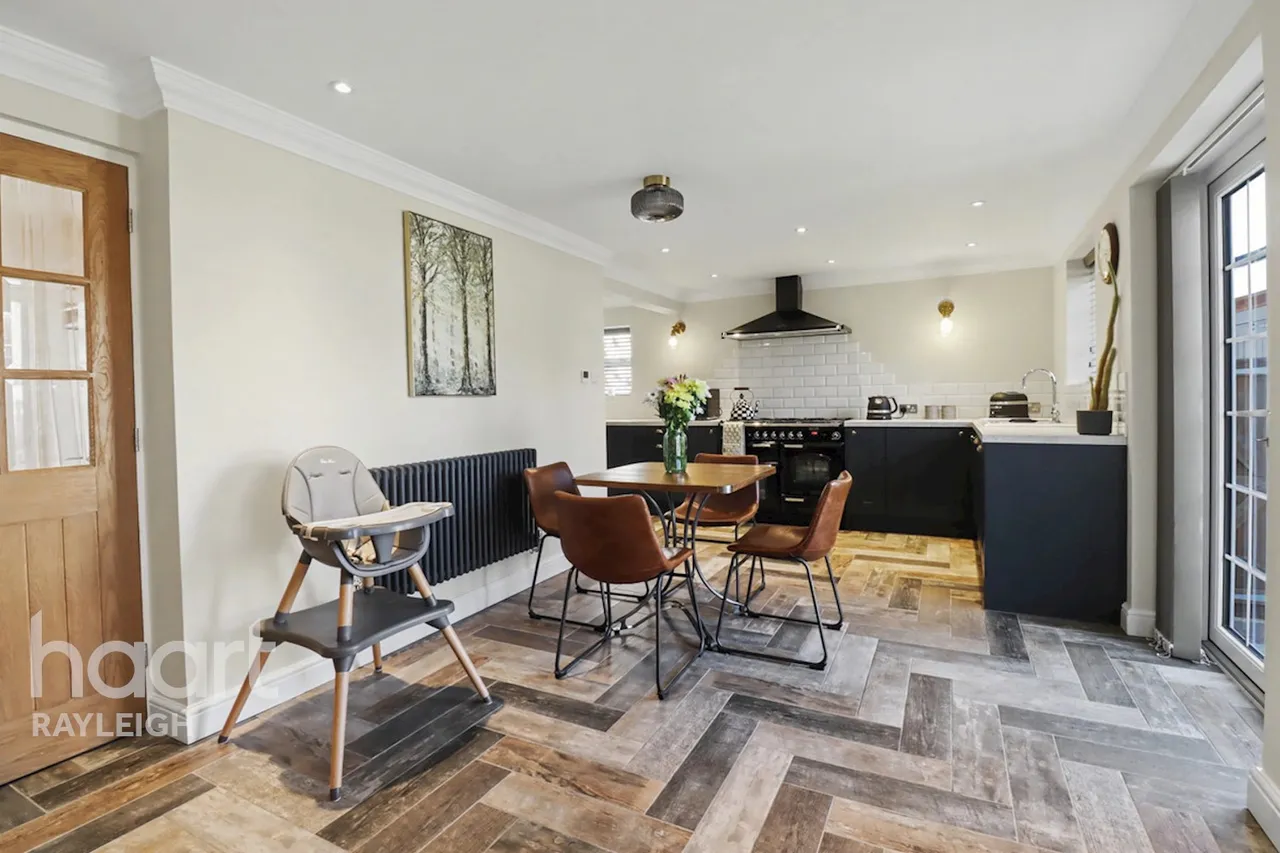 Cotswold Avenue, Rayleigh, SS6, photo 5