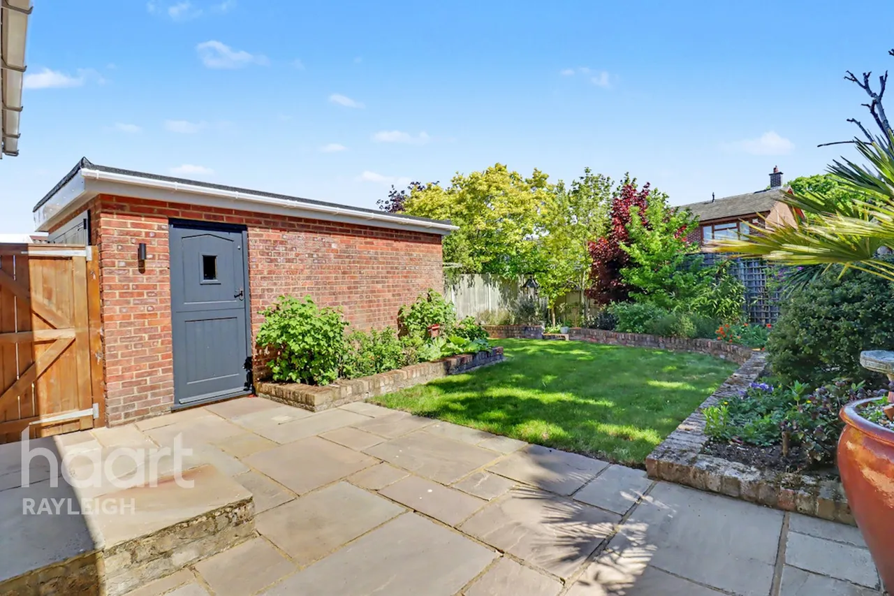 Cotswold Avenue, Rayleigh, SS6, photo 18