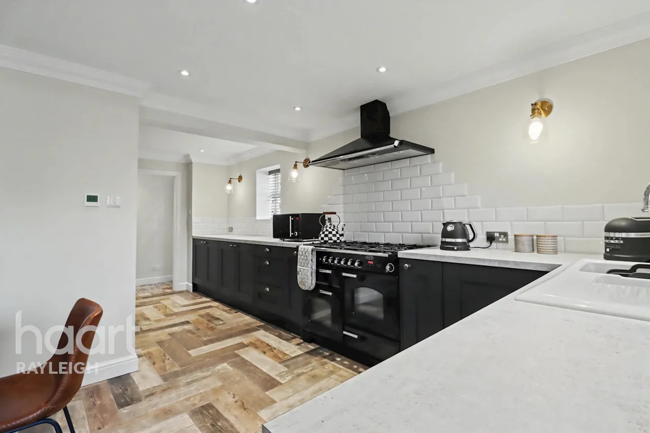 Cotswold Avenue, Rayleigh, SS6, photo 3