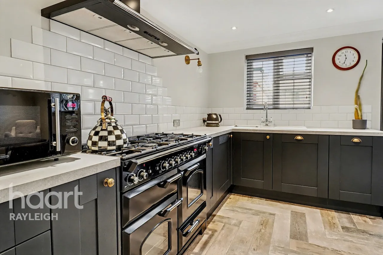 Cotswold Avenue, Rayleigh, SS6, photo 6