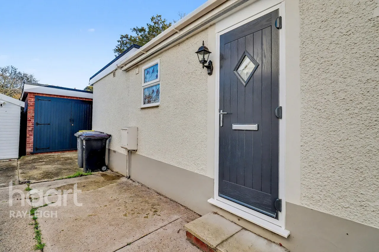 Cotswold Avenue, Rayleigh, SS6, photo 20