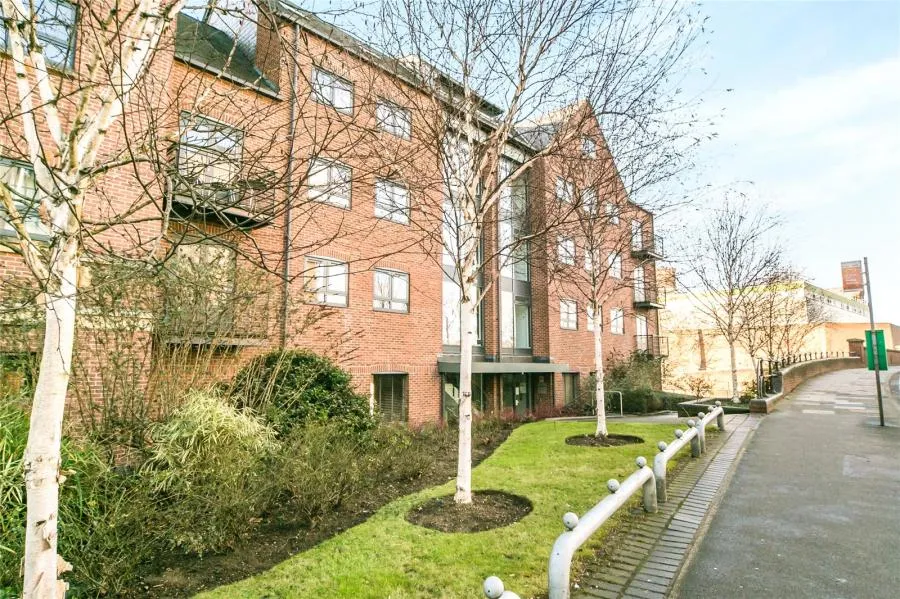 2 bed flat to rent, Forbury Road, Reading, RG1