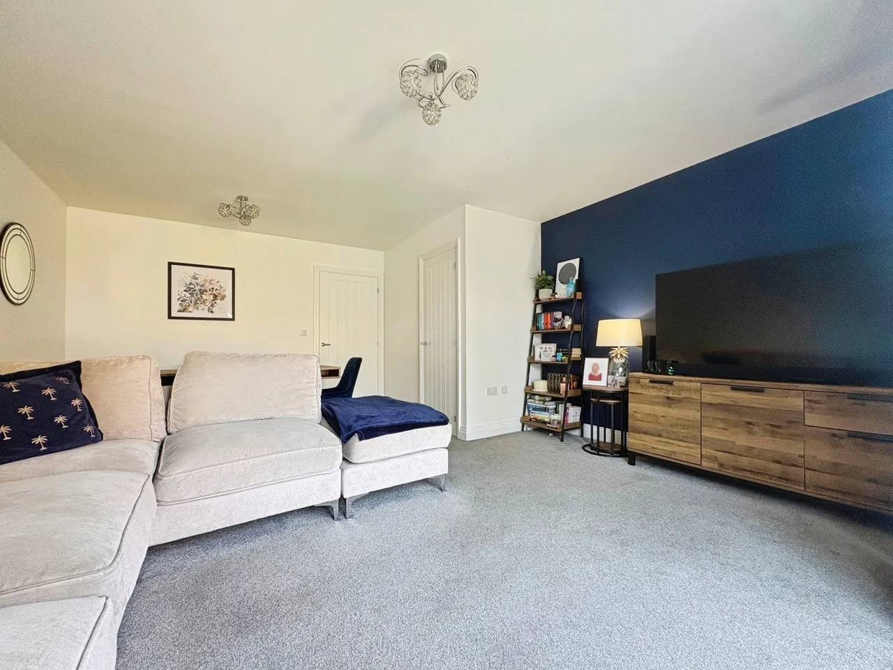 Cardwell Road, Farnham, Surrey, GU9 0FB, photo 2
