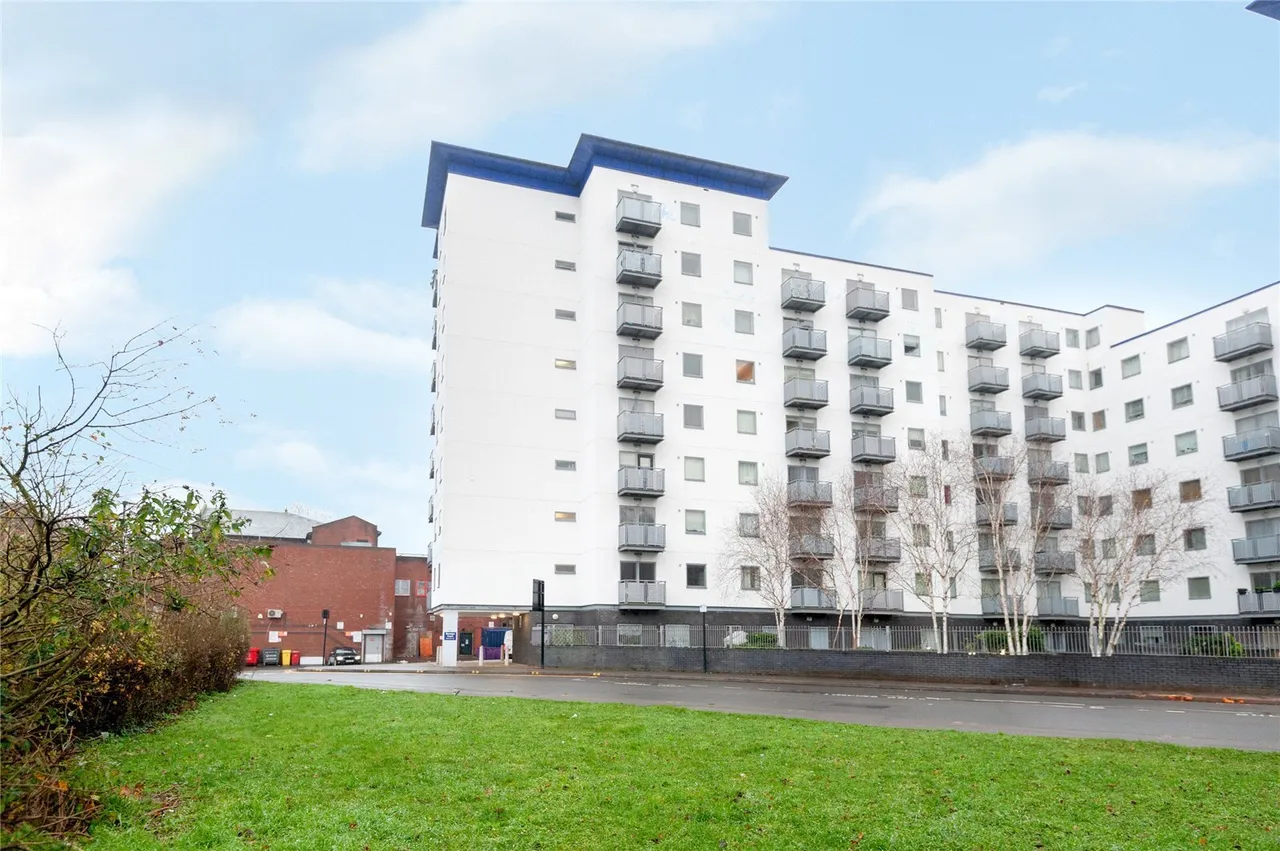 2 bed flat for sale, Prince Regent Road, Hounslow, TW3