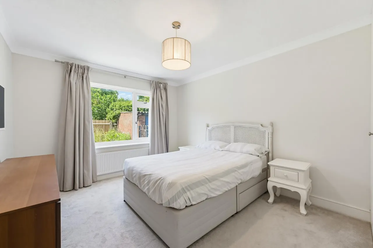 Brambles Close, TW7, photo 5